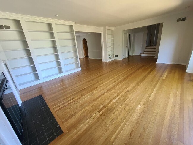Building Photo - Scarsdale Rental Fully Updated 4 bedroom p...