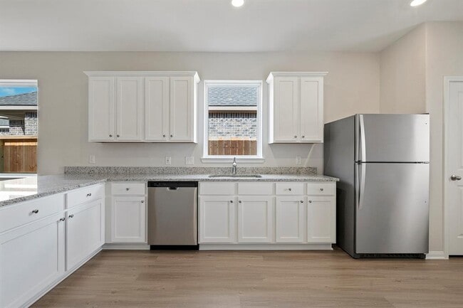Building Photo - 1023 Whispering Winds Dr