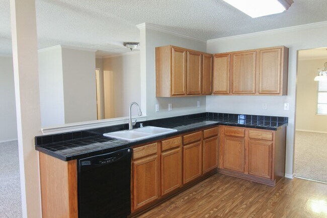 Building Photo - 1460 Stewart Dr