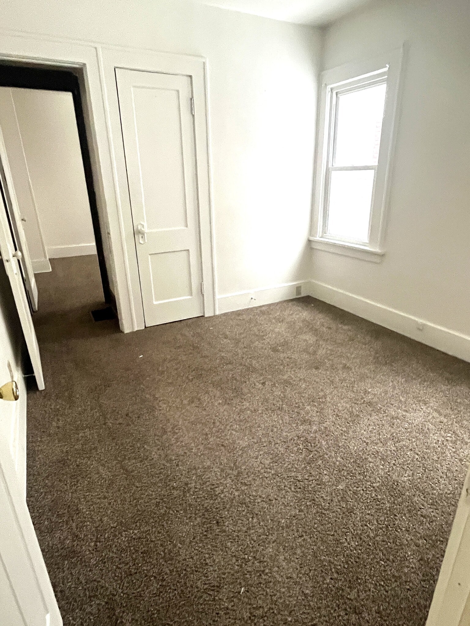 Building Photo - 1318 W 11th St