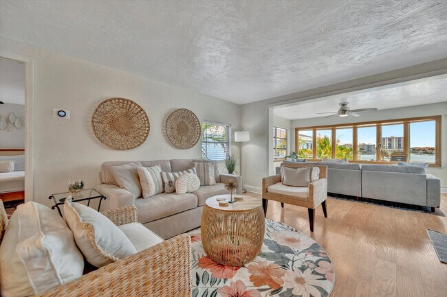 Building Photo - 483 E Shore Dr