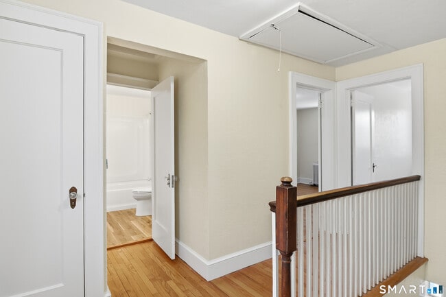 Building Photo - 815 E Main St