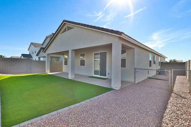 Building Photo - 548 E Vail Ln