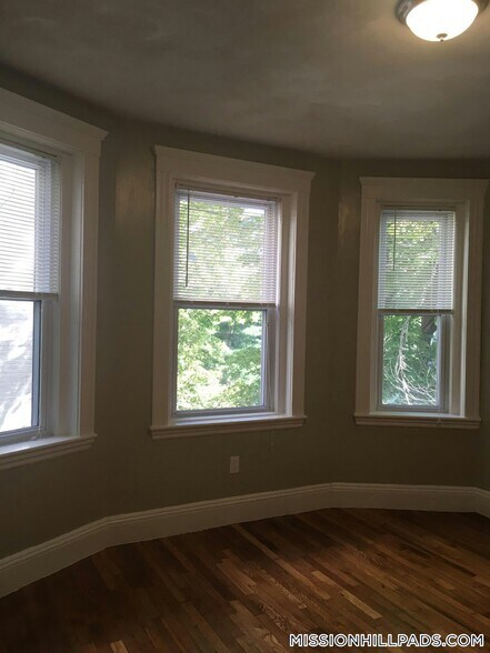 Building Photo - 49 Worthington St