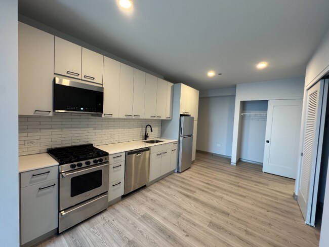 Building Photo - 2131 N Elston Ave