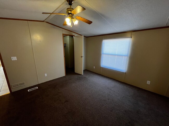 Building Photo - 3 Bedroom-2Bath located near CAFB