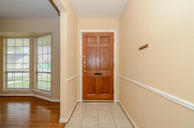 Building Photo - 701 Redan St