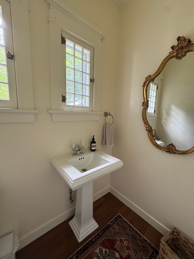 Building Photo - Beautiful Classic 4+ Bedroom 3,800 Sq. Ft....