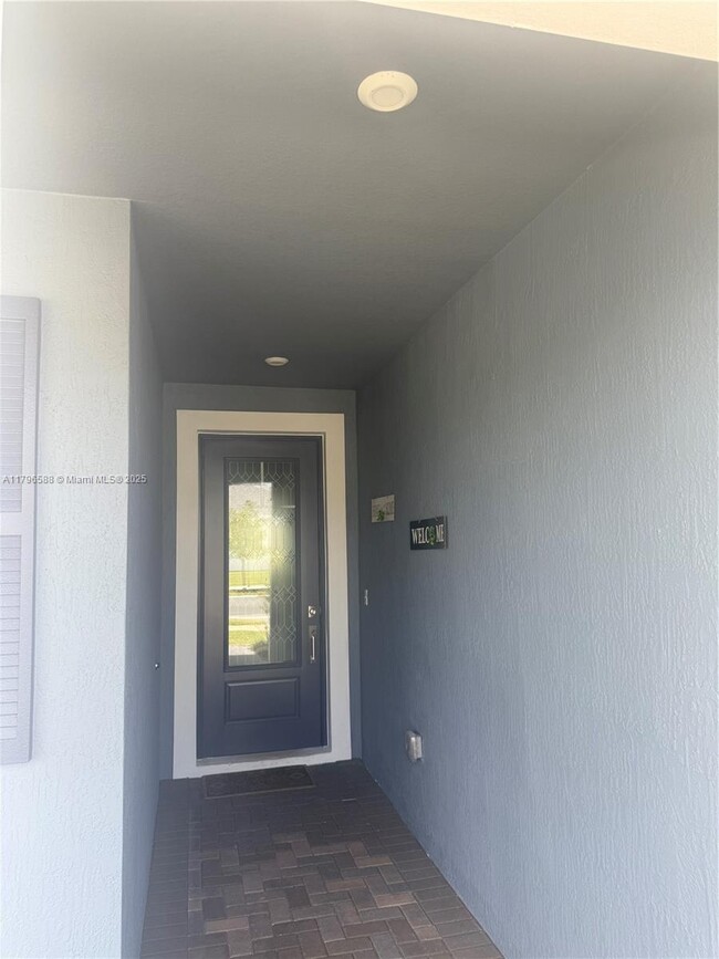 Building Photo - 10503 SW Orana Dr