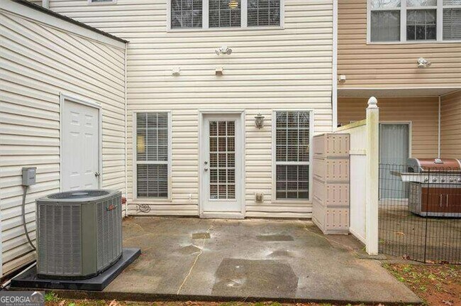 Building Photo - 940 Tree Creek Blvd