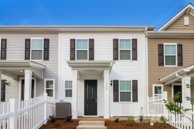 Building Photo - 814 Simpson Farm Rd