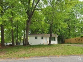 Building Photo - Brand New Remodeled One Bed One Bath