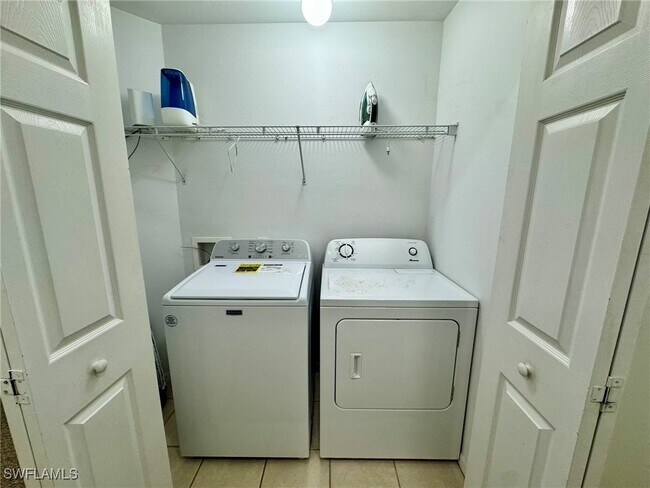 Building Photo - 860 Hampton Cir