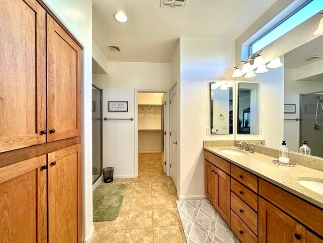 Building Photo - Long Term Fully Furnished 2 Bedroom with D...