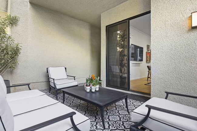 Building Photo - 2237 Century Hill