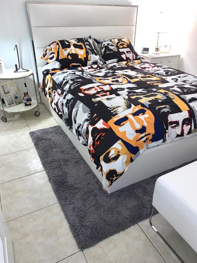 Building Photo - 2643 NE 8th Ave