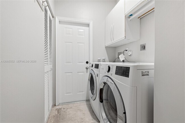 Building Photo - 849 Crestview Cir