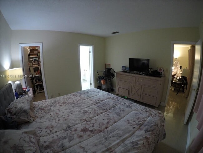 Building Photo - 2424 SE 17th St