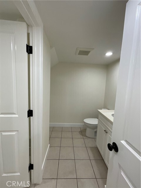 Building Photo - 2641 Santa Ana Ave