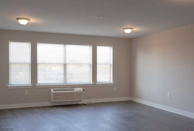 Building Photo - 437 Mulberry St