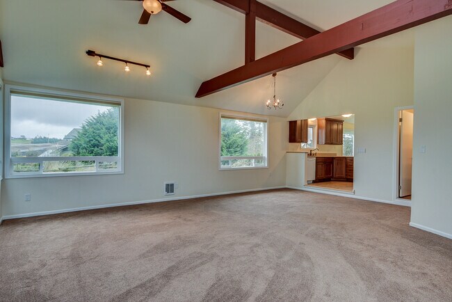 Building Photo - 4 Bedroom House in Coupeville