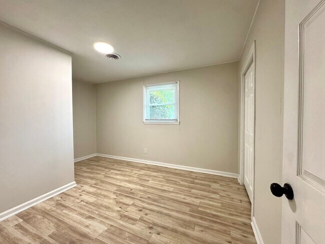 Building Photo - 868 Watts Dr