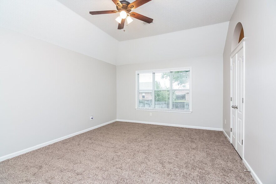 Building Photo - 6391 Braybourne Main