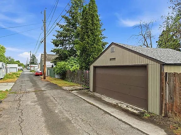 Building Photo - 2628 W Olympic Ave