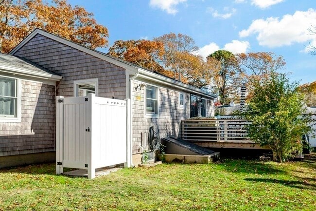 Building Photo - 10 Greenwood St