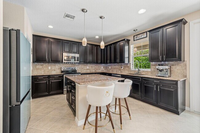 Building Photo - 10652 Ivanhoe Ln