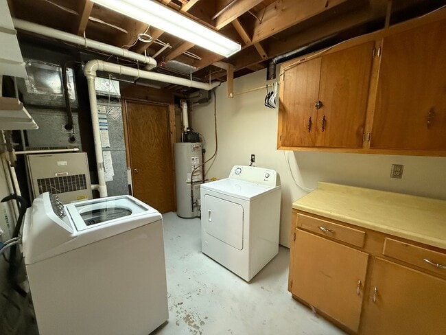 Building Photo - Bloomington 4 Bed 3 Bath SF Home available...