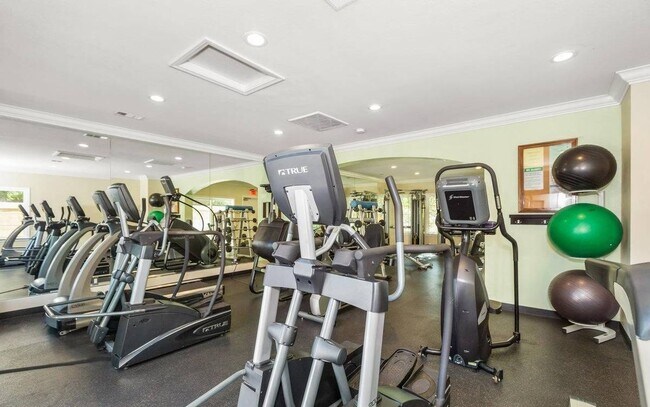 Building Photo - 1950 Camino de la Reina