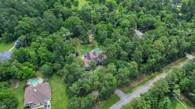 Building Photo - 44 Lake Forest Cir