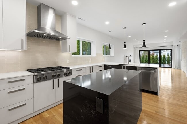 Building Photo - 6402 106th Ave NE