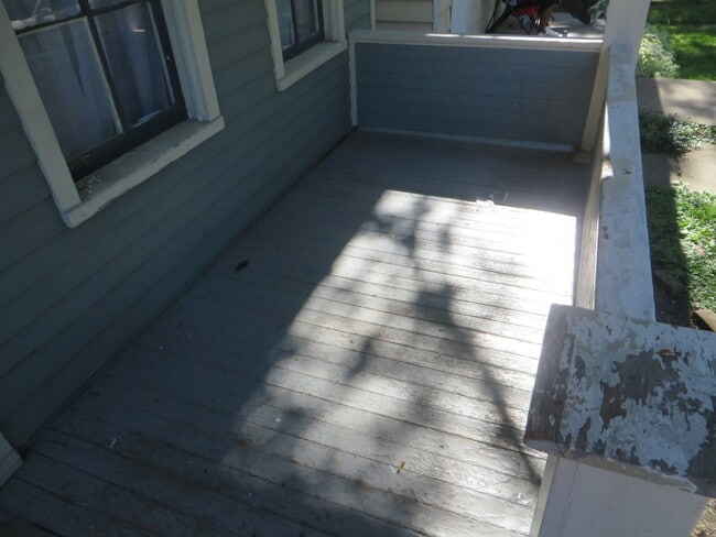 Building Photo - Two Bedroom Home with a bonus room/3rd bedroom in Historic District (Williams-Woodland Historic P...