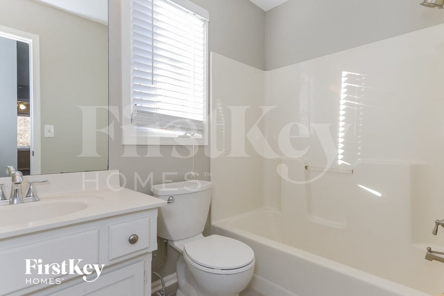 Building Photo - 6914 NW Pleasant View Ct