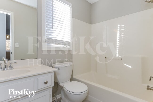 Building Photo - 6914 NW Pleasant View Ct
