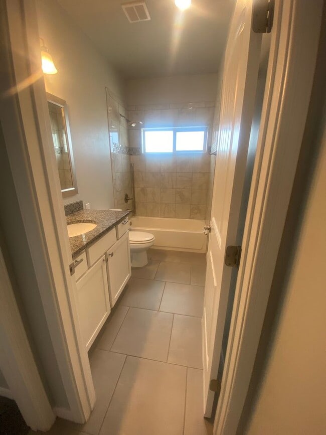 Building Photo - Beautiful Newer Home in Great Location