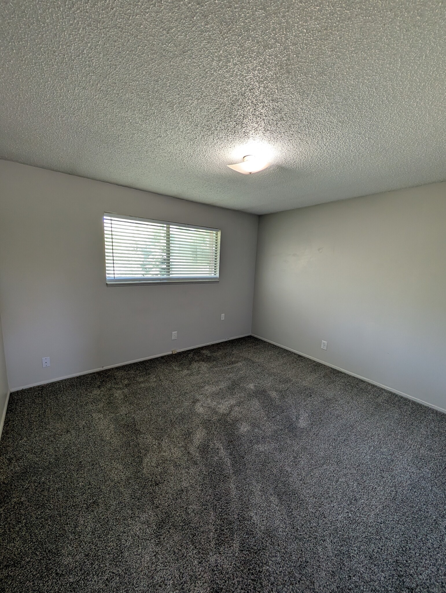 Building Photo - 1827 S Fairway Dr
