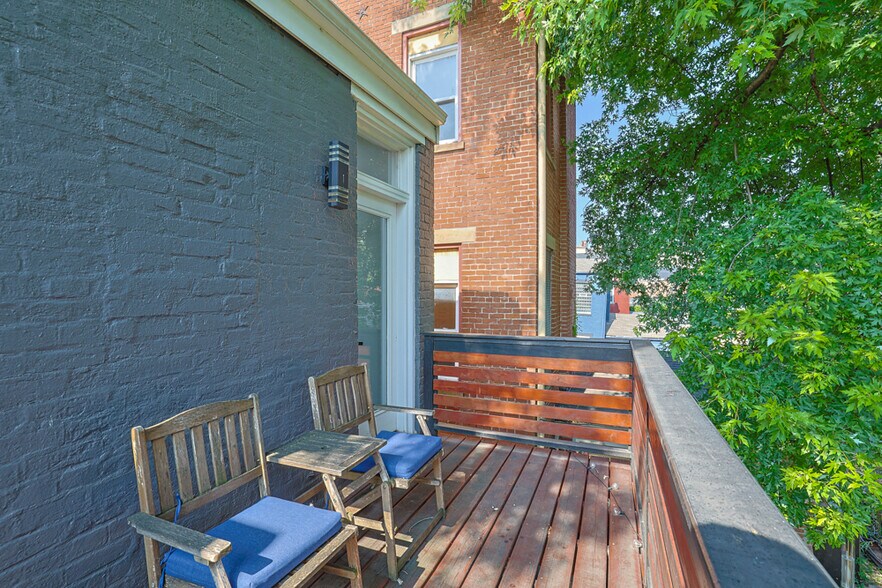 Building Photo - 916 Findlay St