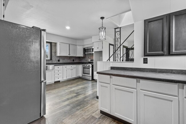 Building Photo - 335 1st St