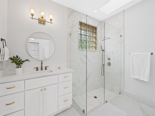 Building Photo - 8292 Waterline Dr