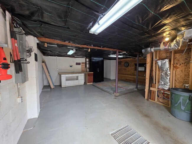 Building Photo - Charming 2BR with Walk-Out Basement, Fenced Yard & Flexible Murphy-Bed Office