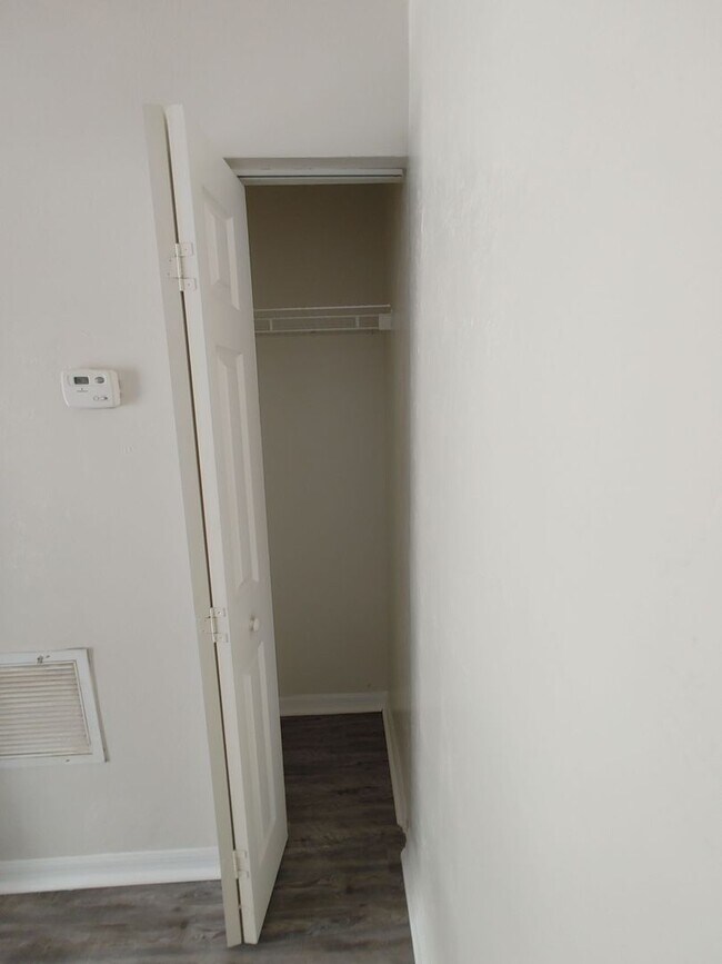 Building Photo - *RENT SPECIAL $100 OFF RENT NEW PRICE $195...