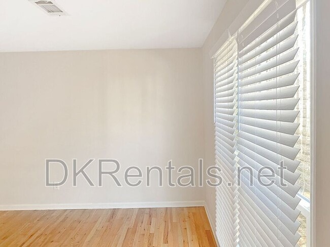 Building Photo - 860 Crab Orchard Dr