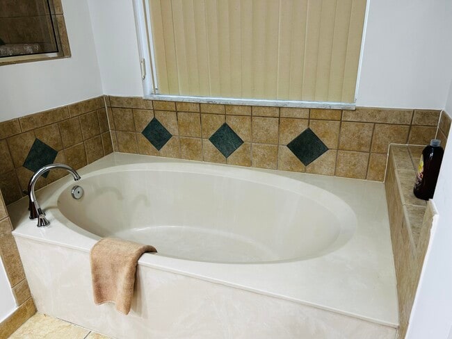 Building Photo - 10440 Cypress Lakes Preserve Dr