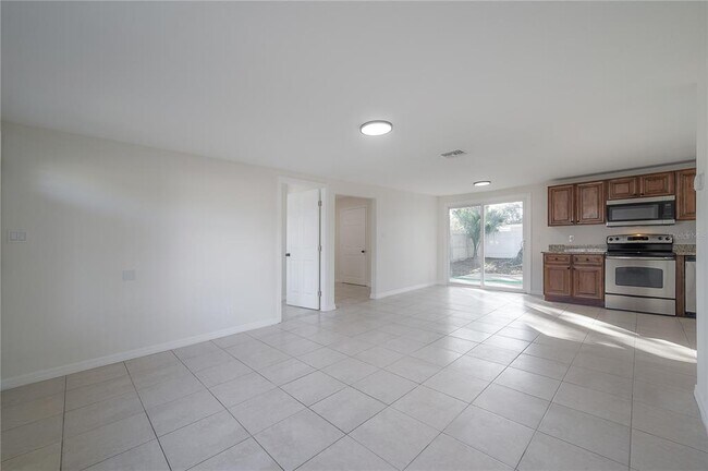 Building Photo - 4002 W Fairview Heights
