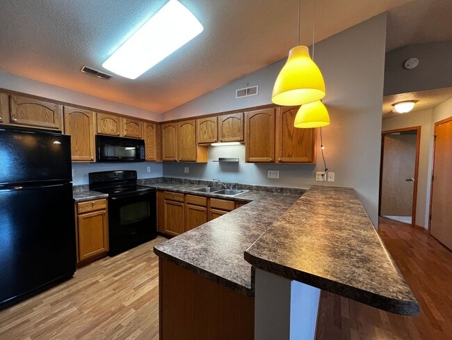 Building Photo - Adorable 2 Bedroom 2 Bath unit in the heart of North Liberty, IA!