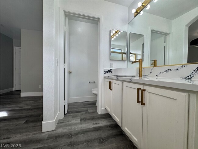 Building Photo - 10171 Arlington Abby St