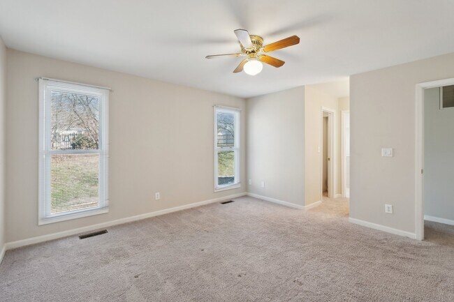 Building Photo - 17 S Pointe Ln